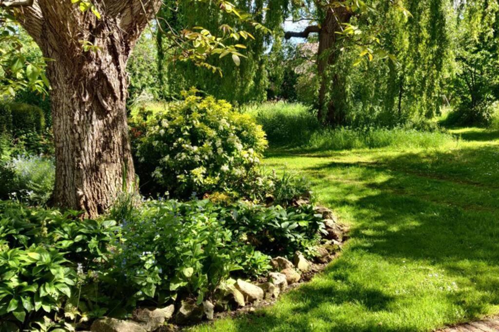 Cosy Listed Barn In Peaceful Country Village Granborough Eksteriør billede