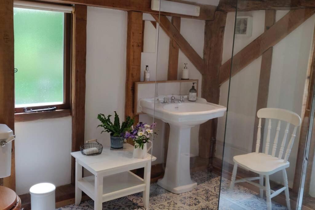 Cosy Listed Barn In Peaceful Country Village Granborough Eksteriør billede