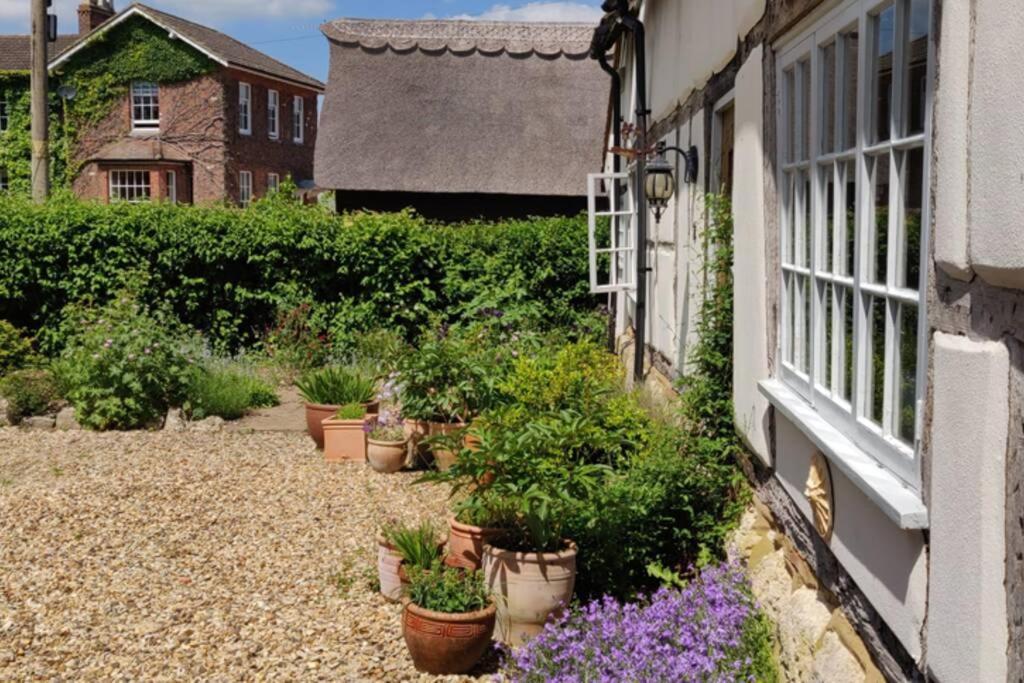 Cosy Listed Barn In Peaceful Country Village Granborough Eksteriør billede