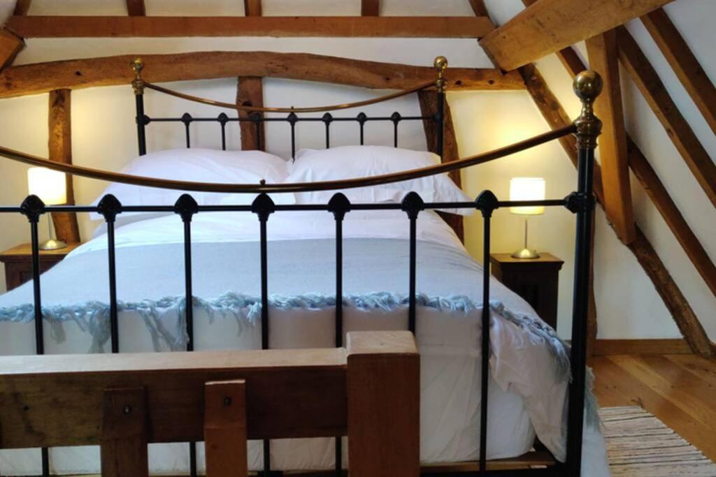 Cosy Listed Barn In Peaceful Country Village Granborough Eksteriør billede