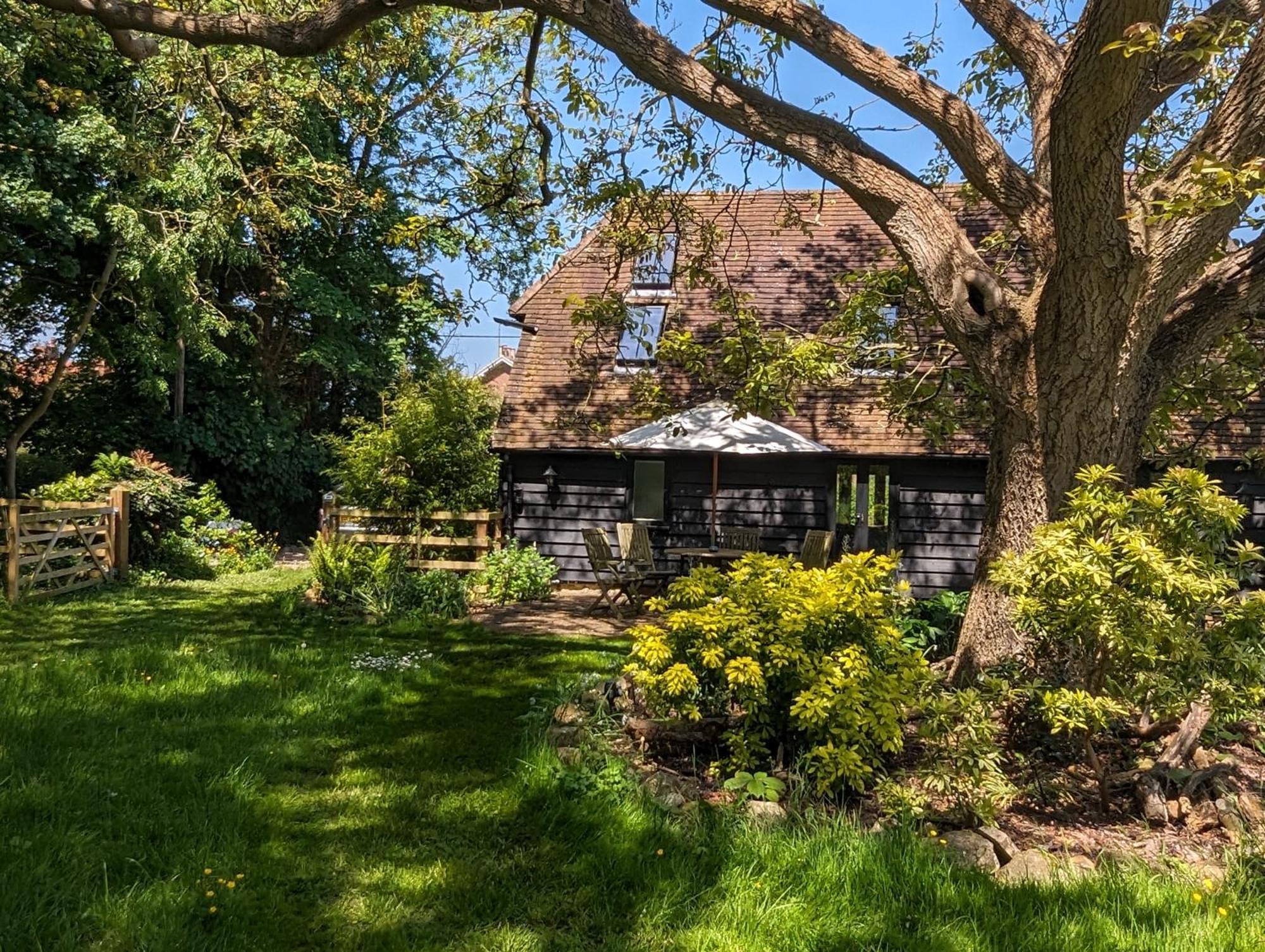 Cosy Listed Barn In Peaceful Country Village Granborough Eksteriør billede